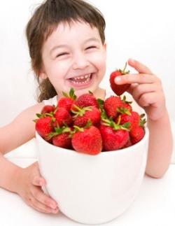 Ab welchem ​​Alter können Sie einem Kind Erdbeeren geben: Ratschläge und Empfehlungen