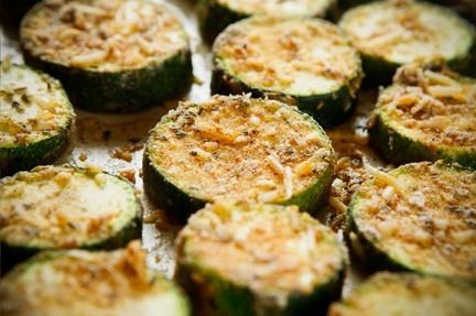 Zucchini mit Käse im Ofen 