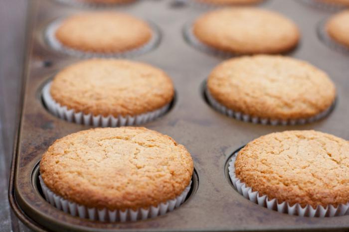 Kleiner Kuchen mit Kondensmilch - kochendes Rezept mit Foto