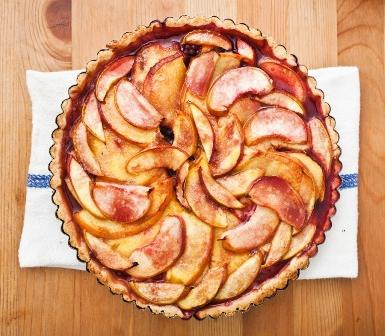 Zarte und duftende Torte mit Pfirsichen. Das Rezept zum Kochen