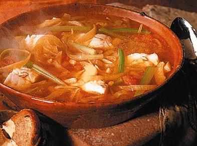 Mittagessen in Eile: ein Rezept für Suppe aus Fischkonserven