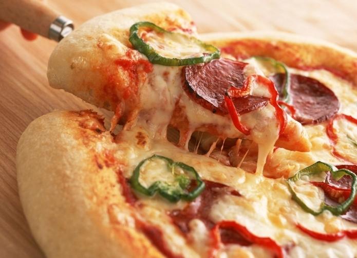 Pizza einfach: Rezept und Kochgeheimnisse