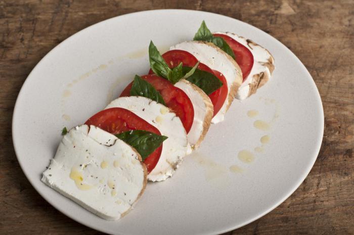 Salat mit Tomaten und Basilikum: beste Rezepte