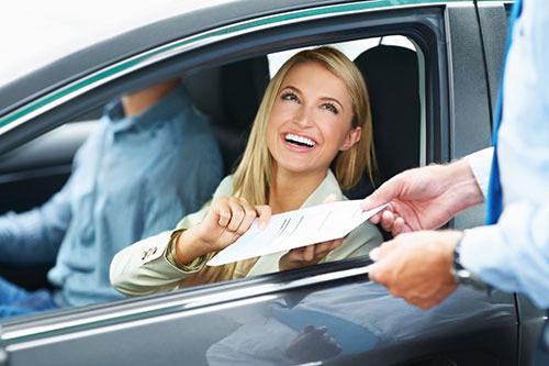 Wie viel kostet die Autoversicherung? Wo kann man sich für eine Autoversicherung bewerben?