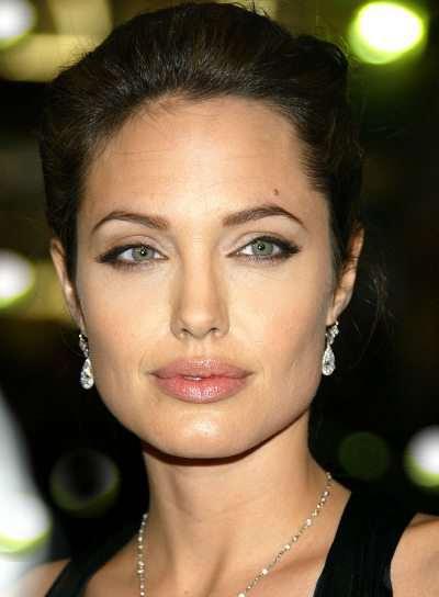 Wie man Angelina Jolies Make-up macht