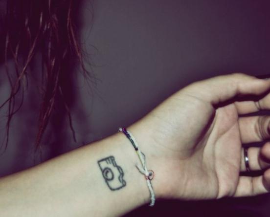 Beliebteste Tattoo für Mädchen am Handgelenk