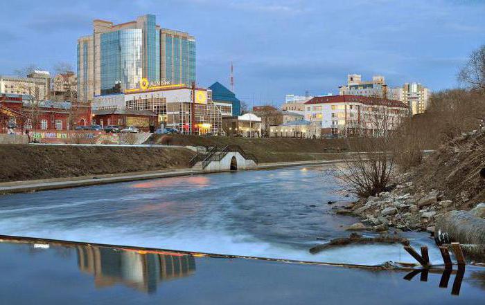Jekaterinburg-Stadt, Iset-Fluss - Beschreibung, Foto