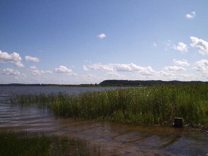 Der See ist eine Stadt