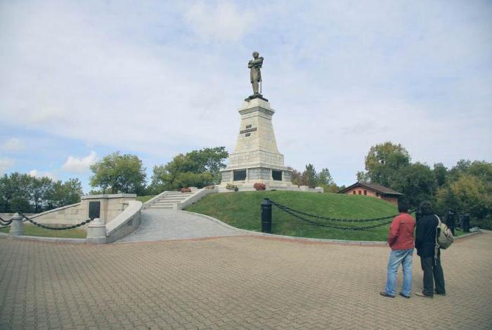 Monument zu Muravyov-Amur in Chabarowsk: Installation, Abbruch und Rückkehr