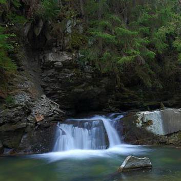 Wasserfall Mädchen Tränen Altai wie zu erreichen