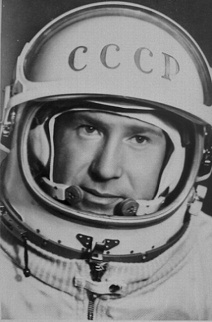 der Weltraumspaziergang von Alexei Leonov 