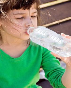 Welche Zeichen der Dehydration bei einem Kind müssen wissen