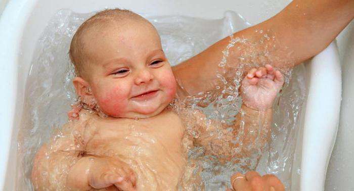 Kann ich mein Baby mit einer Erkältung baden? Meinungen von Ärzten und Beratung