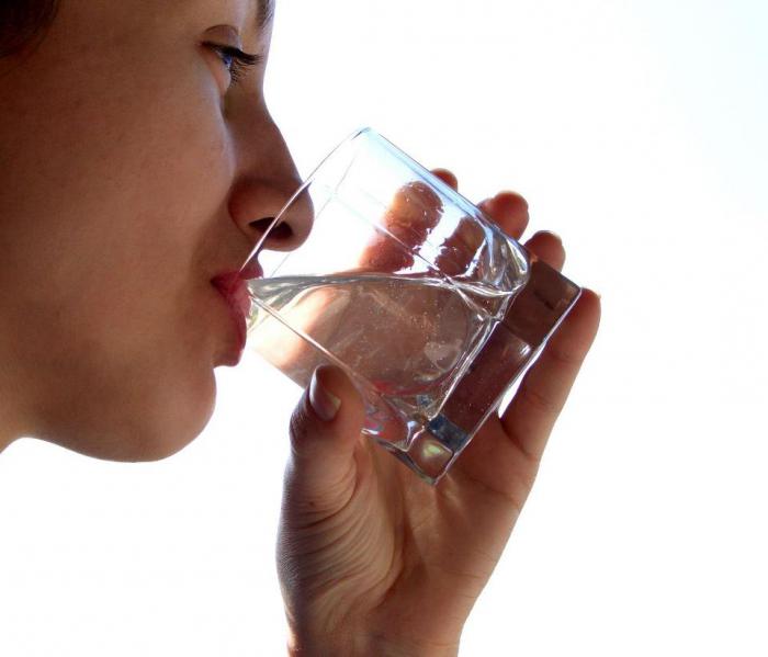 Warum Sie nach dem Essen nicht trinken können: Gründe und Erklärungen